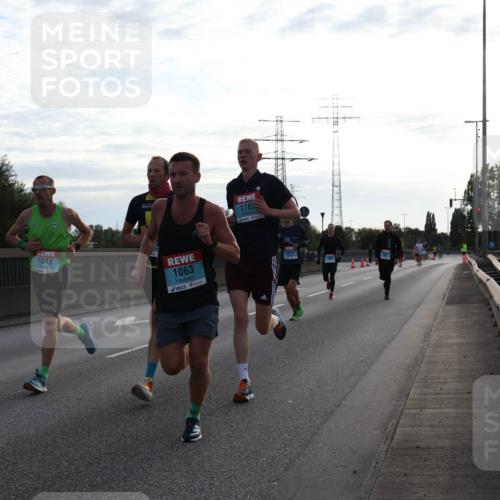 03.10.2024 - Köhlbrandbrückenlauf Luisa Fischer http://msf.ph/oto/7138248 03.10.2024 09:10:11 Position 3 1018, 1063, 1165, 1014 meine-sportfotos.de