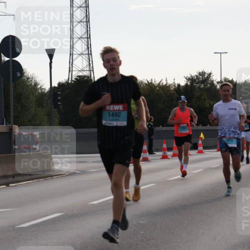 03.10.2024 - Köhlbrandbrückenlauf Luisa Fischer http://msf.ph/oto/7138258 03.10.2024 09:10:19 Position 3 1492, 1004, 1074 meine-sportfotos.de