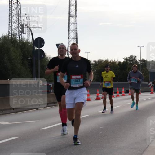 03.10.2024 - Köhlbrandbrückenlauf Luisa Fischer http://msf.ph/oto/7138284 03.10.2024 09:10:28 Position 3 1313, 1043, 1052 meine-sportfotos.de