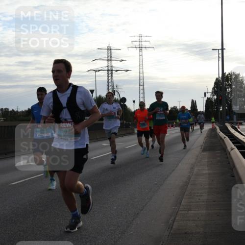 03.10.2024 - Köhlbrandbrückenlauf Luisa Fischer http://msf.ph/oto/7144503 03.10.2024 09:10:57 Position 3 1033, 100, 29, 1077 meine-sportfotos.de