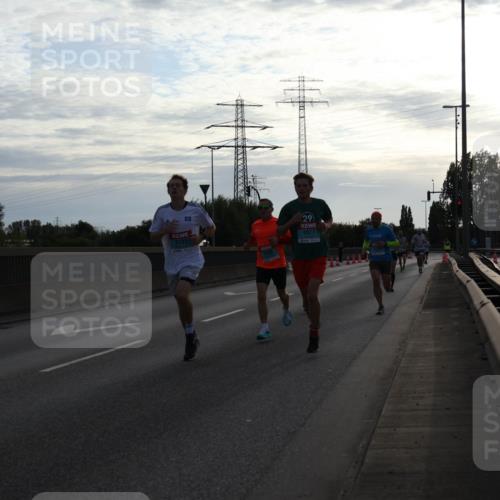 03.10.2024 - Köhlbrandbrückenlauf Luisa Fischer http://msf.ph/oto/7144510 03.10.2024 09:10:57 Position 3 1033, 1125, 29, 1077 meine-sportfotos.de