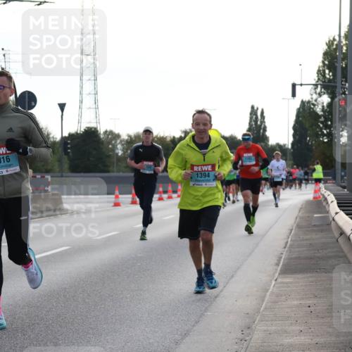 03.10.2024 - Köhlbrandbrückenlauf Luisa Fischer http://msf.ph/oto/7144571 03.10.2024 09:11:21 Position 3 1016, 1394, 1203 meine-sportfotos.de
