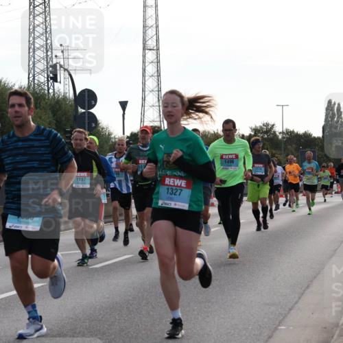 03.10.2024 - Köhlbrandbrückenlauf Luisa Fischer http://msf.ph/oto/7144875 03.10.2024 09:12:11 Position 3 50, 1083, 1000, 108, 1197, 15, 1327, 1496, 1114 meine-sportfotos.de