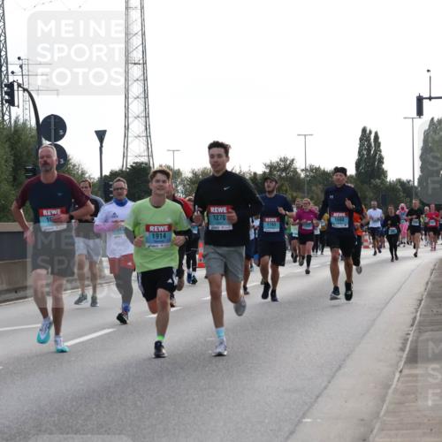 03.10.2024 - Köhlbrandbrückenlauf Luisa Fischer http://msf.ph/oto/7144970 03.10.2024 09:12:27 Position 3 10, 1270, 4, 1743, 1914, 1680 meine-sportfotos.de