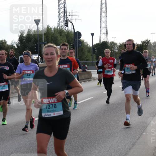 03.10.2024 - Köhlbrandbrückenlauf Luisa Fischer http://msf.ph/oto/7145100 03.10.2024 09:12:56 Position 3 1425, 1102, 1119, 1443, 1370, 1630, 11, 1266 meine-sportfotos.de