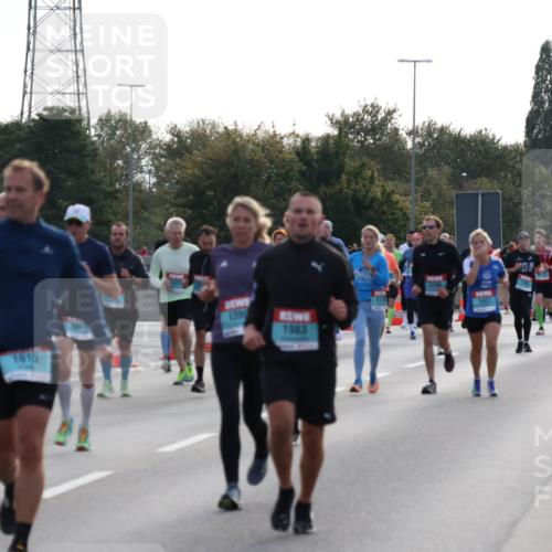 03.10.2024 - Köhlbrandbrückenlauf Luisa Fischer http://msf.ph/oto/7145146 03.10.2024 09:13:16 Position 3 1615, 2002, 1983, 1186 meine-sportfotos.de