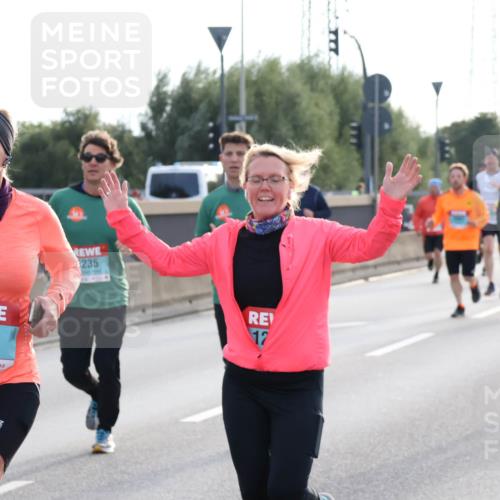 03.10.2024 - Köhlbrandbrückenlauf Luisa Fischer http://msf.ph/oto/7145215 03.10.2024 09:13:57 Position 3 1518, 235, 17, 2000, 2728 meine-sportfotos.de