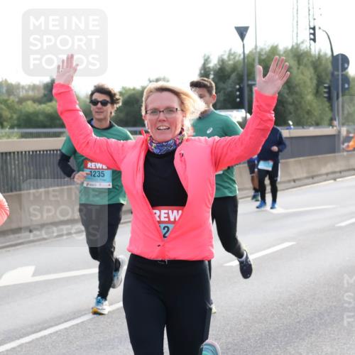 03.10.2024 - Köhlbrandbrückenlauf Luisa Fischer http://msf.ph/oto/7145220 03.10.2024 09:13:58 Position 3 18, 1235, 2, 2728 meine-sportfotos.de