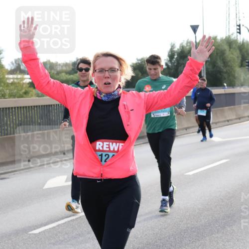 03.10.2024 - Köhlbrandbrückenlauf Luisa Fischer http://msf.ph/oto/7145222 03.10.2024 09:13:58 Position 3 3, 12, 2728 meine-sportfotos.de