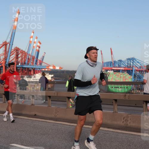 03.10.2024 - Köhlbrandbrückenlauf Matties Gatica Varas http://msf.ph/oto/7145271 03.10.2024 09:42:20 Position 2  meine-sportfotos.de