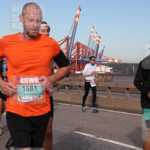 03.10.2024 - Köhlbrandbrückenlauf Matties Gatica Varas http://msf.ph/oto/7145360 03.10.2024 09:42:31 Position 2 1762, 1581, 152, 1422 meine-sportfotos.de