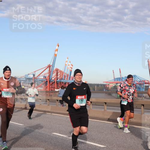 03.10.2024 - Köhlbrandbrückenlauf Matties Gatica Varas http://msf.ph/oto/7145403 03.10.2024 09:42:35 Position 2 1597, 1596, 1762 meine-sportfotos.de
