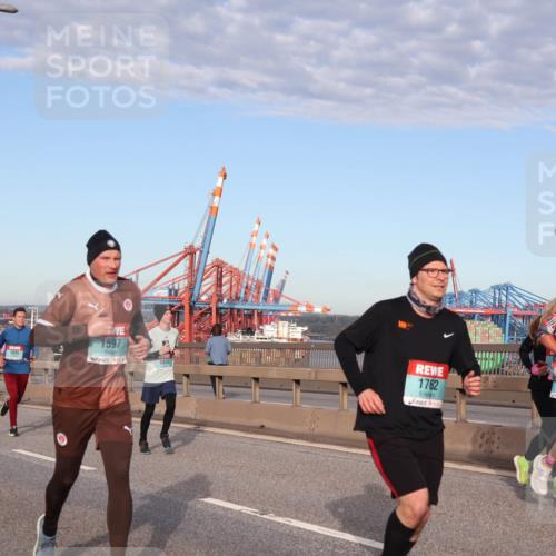 03.10.2024 - Köhlbrandbrückenlauf Matties Gatica Varas http://msf.ph/oto/7145414 03.10.2024 09:42:35 Position 2 1035, 1597, 1450, 1762 meine-sportfotos.de