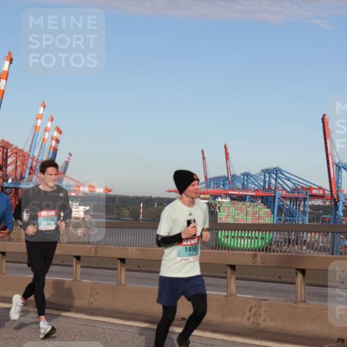03.10.2024 - Köhlbrandbrückenlauf Matties Gatica Varas http://msf.ph/oto/7145451 03.10.2024 09:42:37 Position 2 1035, 1036, 1450 meine-sportfotos.de