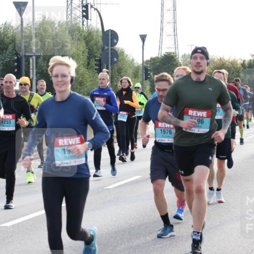 03.10.2024 - Köhlbrandbrückenlauf Luisa Fischer http://msf.ph/oto/7145460 03.10.2024 09:14:47 Position 3 1232, 1253, 19, 1, 1710, 1912, 1762, 01, 1976, 96, 15, 1719 meine-sportfotos.de