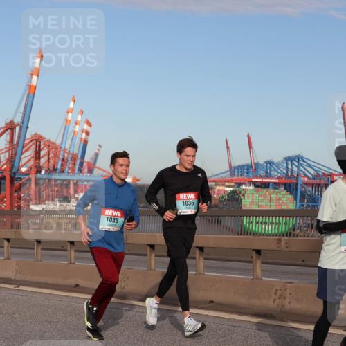 03.10.2024 - Köhlbrandbrückenlauf Matties Gatica Varas http://msf.ph/oto/7145464 03.10.2024 09:42:38 Position 2 1127, 1767, 1035, 1036, 1450 meine-sportfotos.de