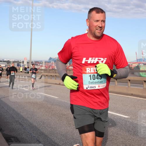 03.10.2024 - Köhlbrandbrückenlauf Matties Gatica Varas http://msf.ph/oto/7145548 03.10.2024 09:42:43 Position 2 1045 meine-sportfotos.de
