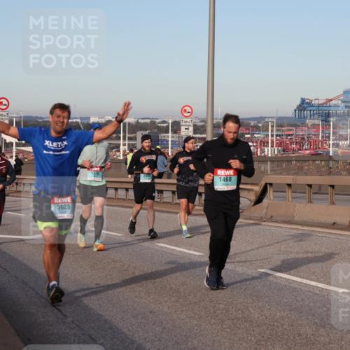 03.10.2024 - Köhlbrandbrückenlauf Matties Gatica Varas http://msf.ph/oto/7145570 03.10.2024 09:42:45 Position 2 1500, 45, 3628, 2005, 1500, 1468, 1819 meine-sportfotos.de
