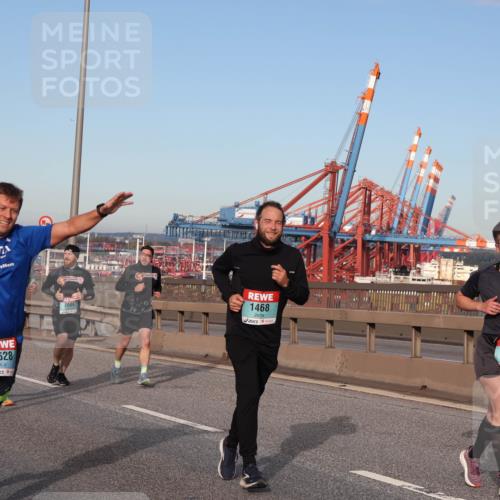 03.10.2024 - Köhlbrandbrückenlauf Matties Gatica Varas http://msf.ph/oto/7145589 03.10.2024 09:42:47 Position 2 3628, 2005, 1468, 1819 meine-sportfotos.de