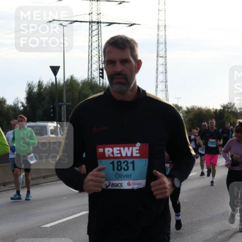 03.10.2024 - Köhlbrandbrückenlauf Luisa Fischer http://msf.ph/oto/7145599 03.10.2024 09:15:15 Position 3 1574, 1831, 1211 meine-sportfotos.de