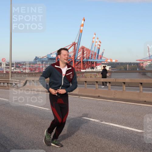 03.10.2024 - Köhlbrandbrückenlauf Matties Gatica Varas http://msf.ph/oto/7145661 03.10.2024 09:42:51 Position 2  meine-sportfotos.de