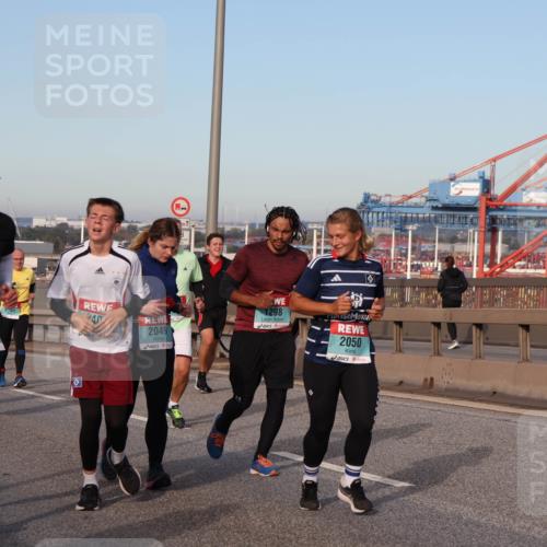 03.10.2024 - Köhlbrandbrückenlauf Matties Gatica Varas http://msf.ph/oto/7145697 03.10.2024 09:42:56 Position 2 500, 1932, 1652, 40, 2049, 1298, 2050 meine-sportfotos.de