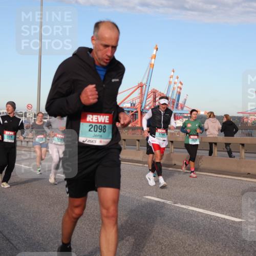03.10.2024 - Köhlbrandbrückenlauf Matties Gatica Varas http://msf.ph/oto/7145876 03.10.2024 09:43:07 Position 2 500, 1, 2098, 1794, 2029, 1465, 1324, 1479, 1292, 1666 meine-sportfotos.de