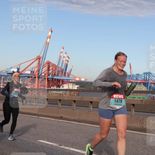 03.10.2024 - Köhlbrandbrückenlauf Matties Gatica Varas http://msf.ph/oto/7145910 03.10.2024 09:43:11 Position 2 65, 2071, 1825, 1479 meine-sportfotos.de