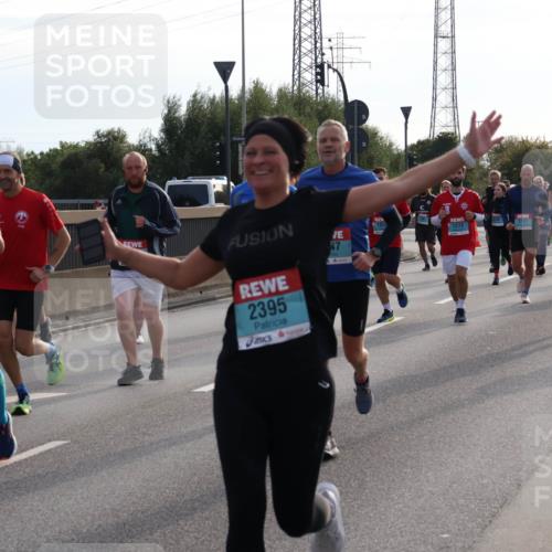 03.10.2024 - Köhlbrandbrückenlauf Luisa Fischer http://msf.ph/oto/7146066 03.10.2024 09:16:32 Position 3 1992, 2395, 1050, 1297, 1272, 47, 1741, 2373, 1855 meine-sportfotos.de