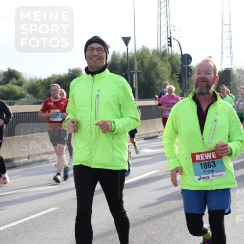 03.10.2024 - Köhlbrandbrückenlauf Luisa Fischer http://msf.ph/oto/7146422 03.10.2024 09:17:52 Position 3 49, 1863, 2245, 2764, 1935 meine-sportfotos.de