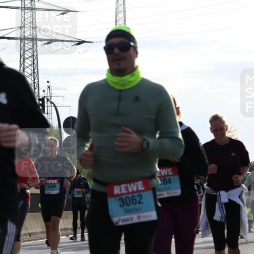 03.10.2024 - Köhlbrandbrückenlauf Luisa Fischer http://msf.ph/oto/7146558 03.10.2024 09:20:47 Position 3 1861, 2566, 2782, 3062, 04, 3720 meine-sportfotos.de