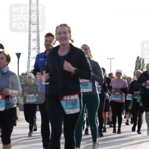03.10.2024 - Köhlbrandbrückenlauf Luisa Fischer http://msf.ph/oto/7146567 03.10.2024 09:21:14 Position 3 11, 1553, 1939, 3162, 2585, 3157, 307, 3150, 70 meine-sportfotos.de