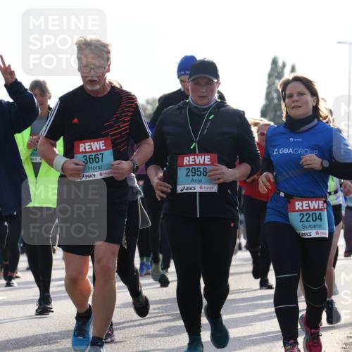 03.10.2024 - Köhlbrandbrückenlauf Luisa Fischer http://msf.ph/oto/7146644 03.10.2024 09:21:40 Position 3 3683, 3667, 2958, 2204 meine-sportfotos.de