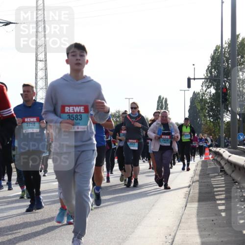03.10.2024 - Köhlbrandbrückenlauf Luisa Fischer http://msf.ph/oto/7146691 03.10.2024 09:21:53 Position 3 3718, 3583, 30, 3172, 2419, 3083 meine-sportfotos.de