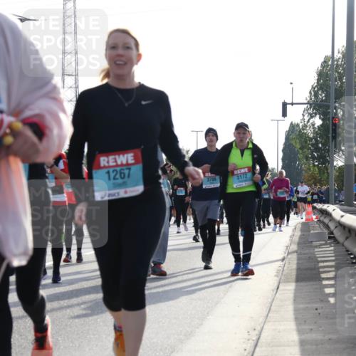 03.10.2024 - Köhlbrandbrückenlauf Luisa Fischer http://msf.ph/oto/7146770 03.10.2024 09:22:01 Position 3 419, 1267, 3706, 3172 meine-sportfotos.de