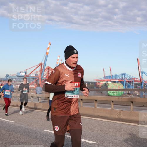 03.10.2024 - Köhlbrandbrückenlauf Matties Gatica Varas http://msf.ph/oto/7146854 03.10.2024 09:42:36 Position 2 1127, 1035, 1997 meine-sportfotos.de