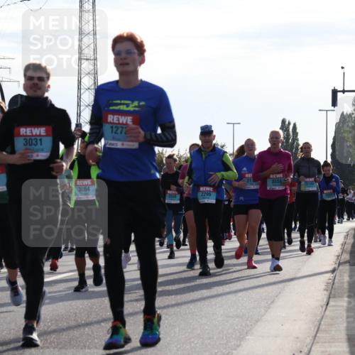 03.10.2024 - Köhlbrandbrückenlauf Luisa Fischer http://msf.ph/oto/7146882 03.10.2024 09:22:09 Position 3 2950, 2994, 3458, 3031, 127, 3064, 2296, 3550, 3559, 3109, 2343 meine-sportfotos.de