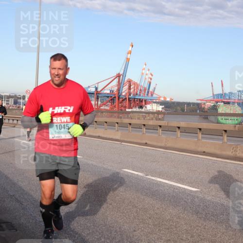 03.10.2024 - Köhlbrandbrückenlauf Matties Gatica Varas http://msf.ph/oto/7146950 03.10.2024 09:42:42 Position 2 1045, 22, 26 meine-sportfotos.de