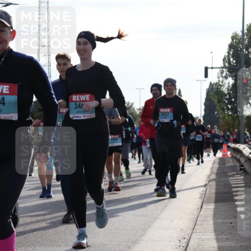 03.10.2024 - Köhlbrandbrückenlauf Luisa Fischer http://msf.ph/oto/7146954 03.10.2024 09:22:38 Position 3 95, 2474, 34, 3, 2954, 3257 meine-sportfotos.de