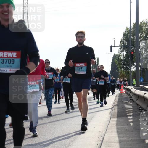 03.10.2024 - Köhlbrandbrückenlauf Luisa Fischer http://msf.ph/oto/7147022 03.10.2024 09:22:46 Position 3 11, 3709, 3499, 10, 3254, 2941, 2933 meine-sportfotos.de