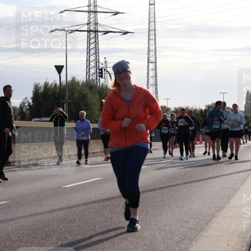 03.10.2024 - Köhlbrandbrückenlauf Luisa Fischer http://msf.ph/oto/7147079 03.10.2024 09:23:33 Position 3 2690, 2676 meine-sportfotos.de