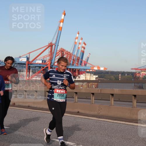 03.10.2024 - Köhlbrandbrückenlauf Matties Gatica Varas http://msf.ph/oto/7147103 03.10.2024 09:42:57 Position 2 2049, 298, 2050 meine-sportfotos.de