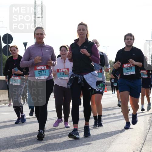 03.10.2024 - Köhlbrandbrückenlauf Luisa Fischer http://msf.ph/oto/7147111 03.10.2024 09:23:53 Position 3 3050, 3131, 2571, 315, 3099, 338 meine-sportfotos.de