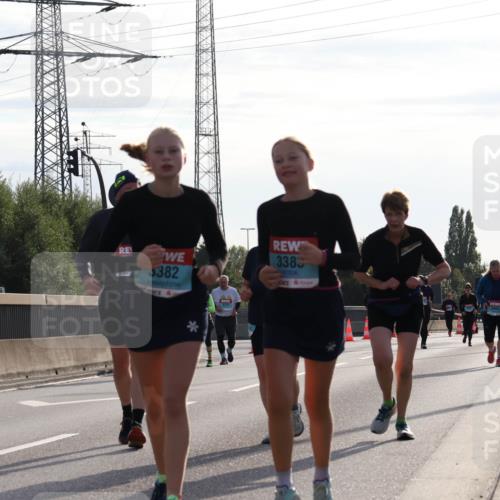 03.10.2024 - Köhlbrandbrückenlauf Luisa Fischer http://msf.ph/oto/7147140 03.10.2024 09:24:00 Position 3 3584, 3382, 3385 meine-sportfotos.de