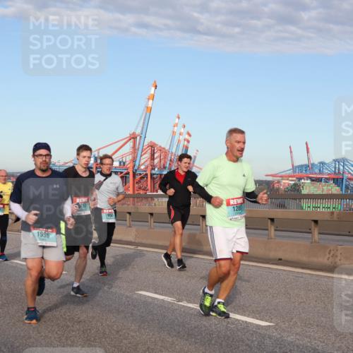 03.10.2024 - Köhlbrandbrückenlauf Matties Gatica Varas http://msf.ph/oto/7147159 03.10.2024 09:43:00 Position 2 1932, 2191, 1996, 63, 1956, 1281 meine-sportfotos.de