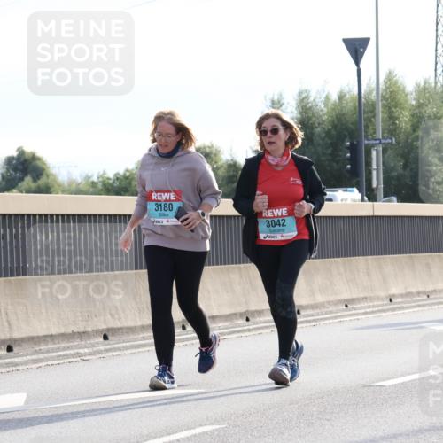 03.10.2024 - Köhlbrandbrückenlauf Luisa Fischer http://msf.ph/oto/7147279 03.10.2024 09:25:24 Position 3 3180, 3042, 35 meine-sportfotos.de
