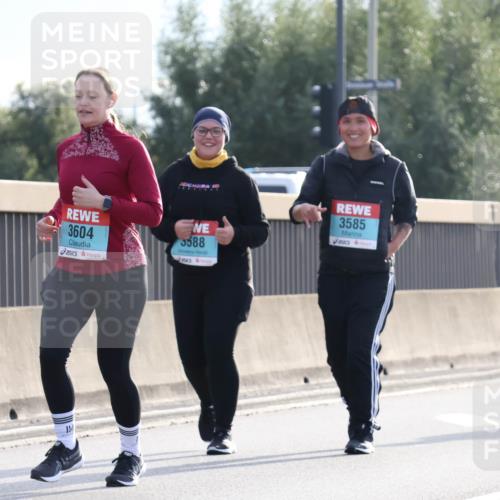 03.10.2024 - Köhlbrandbrückenlauf Luisa Fischer http://msf.ph/oto/7147298 03.10.2024 09:25:44 Position 3 3604, 5588, 3585 meine-sportfotos.de