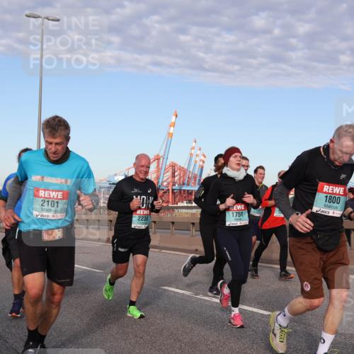 03.10.2024 - Köhlbrandbrückenlauf Matties Gatica Varas http://msf.ph/oto/7147379 03.10.2024 09:43:19 Position 2 2101, 2238, 1751, 1800 meine-sportfotos.de