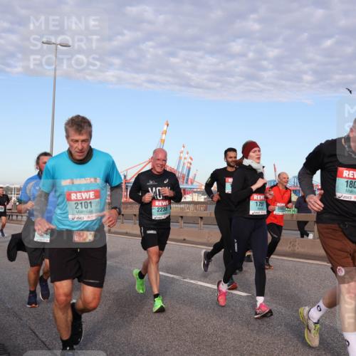 03.10.2024 - Köhlbrandbrückenlauf Matties Gatica Varas http://msf.ph/oto/7147384 03.10.2024 09:43:19 Position 2 2101, 2238, 175, 2092, 1800 meine-sportfotos.de