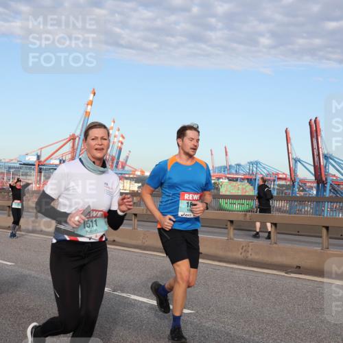03.10.2024 - Köhlbrandbrückenlauf Matties Gatica Varas http://msf.ph/oto/7147455 03.10.2024 09:43:27 Position 2 3, 1511, 18 meine-sportfotos.de